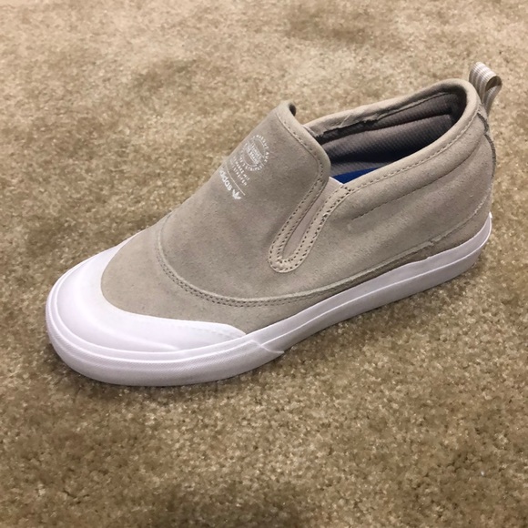 adidas slip on zwart